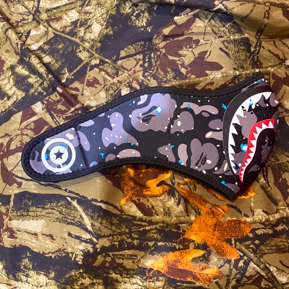 Babe glow in the dark space camo mask